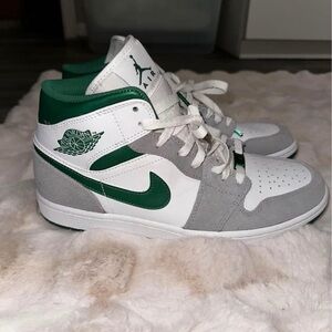 Air Jordan 1 Mid SE 'Grey Pine Green' MENS NIKE SHOE